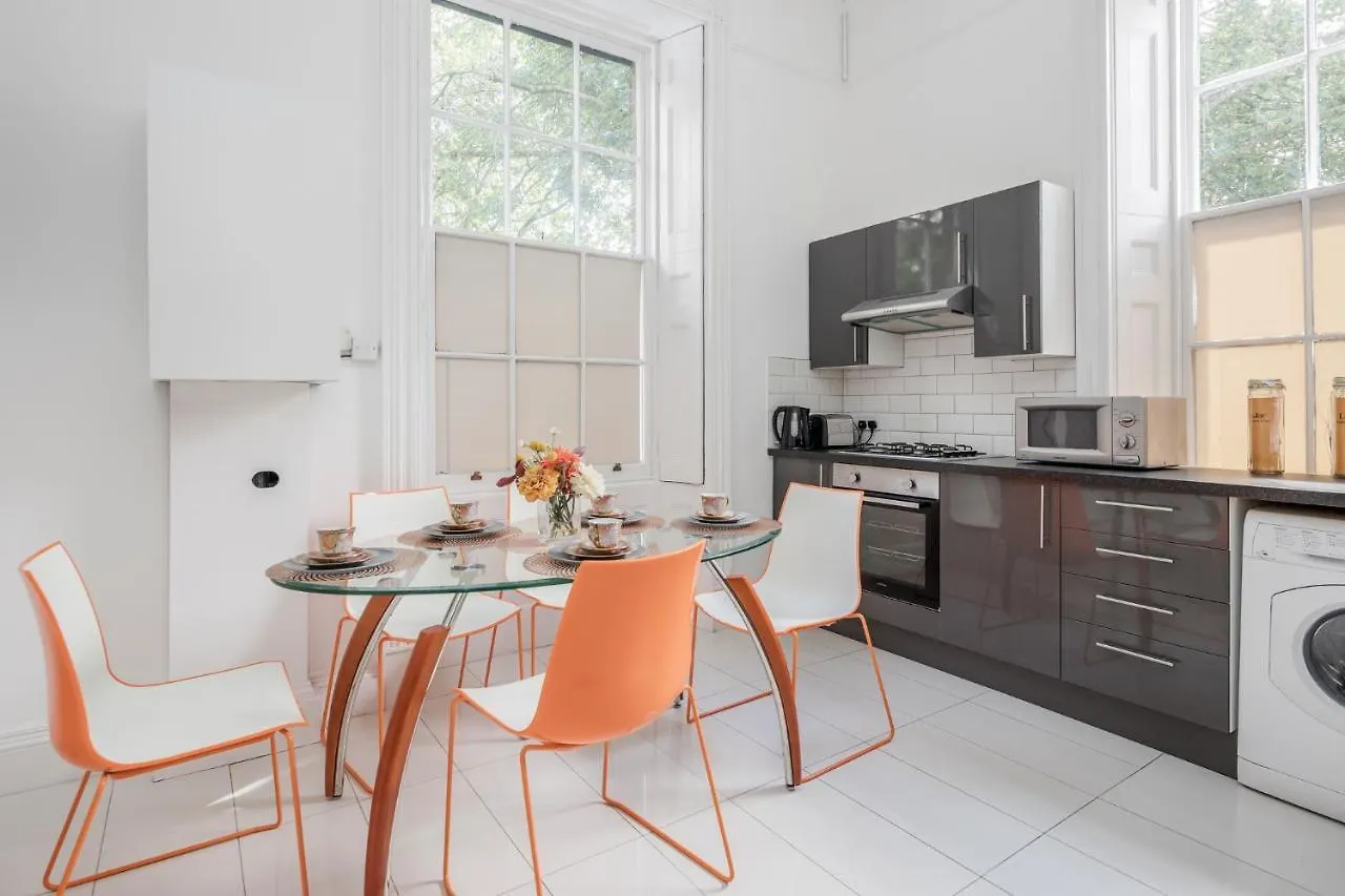 Larger Groups Apartment Close To Excel Canarywharf 02 With Parking Londýn