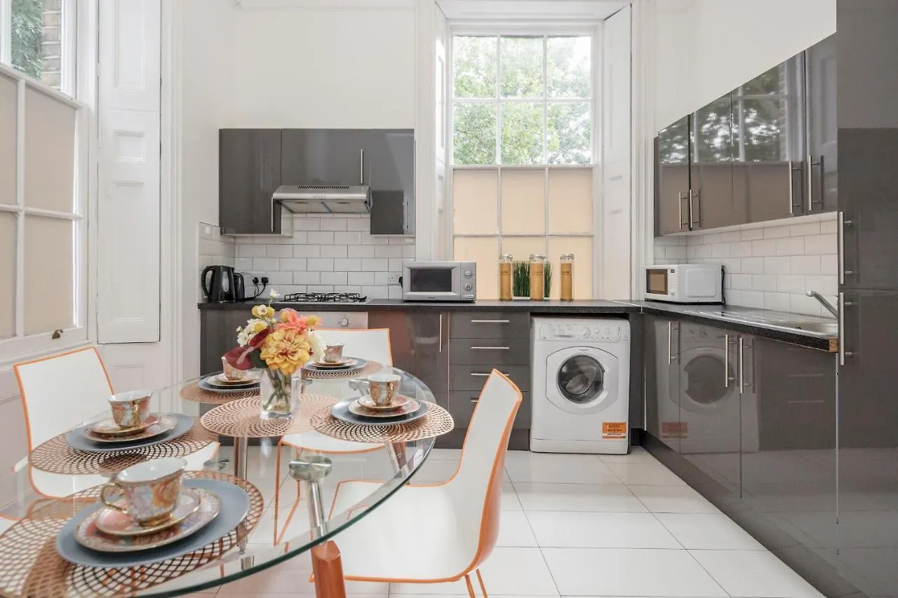 Larger Groups Apartment Close To Excel Canarywharf 02 With Parking Londýn